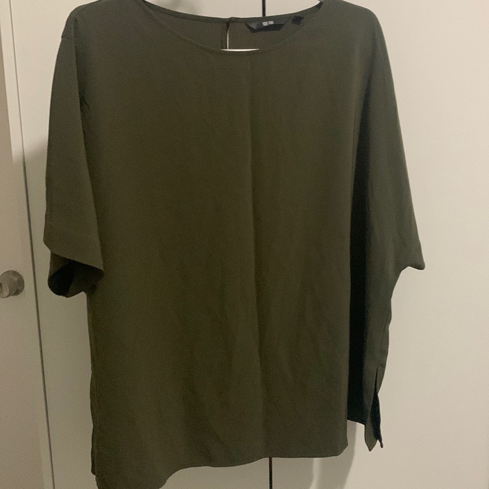 Uniqlo woman top